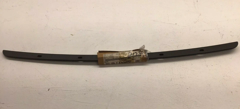 Soporte de soporte inferior para parachoques trasero Saturn serie L 2000-2002 OEM GM 90584257 Foto 4 de 4