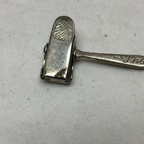 Vintage Men's Tie Clip Holder The Derby Horse Racing - Picture 4 of 12