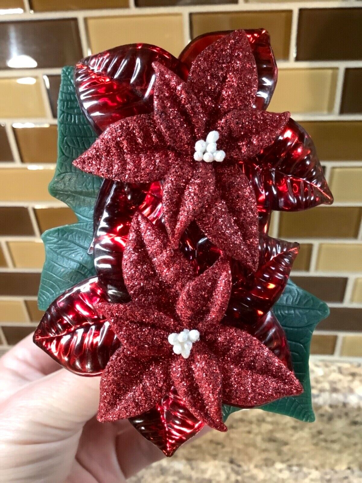 Bath & Body Works Christmas Glittery Poinsettia Plug Wallflower Fragrance Plug-image
