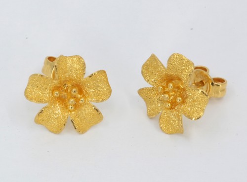 New 24K Solid Yellow Gold Flower Post Earrings 6.1 Grams - Picture 3 of 5