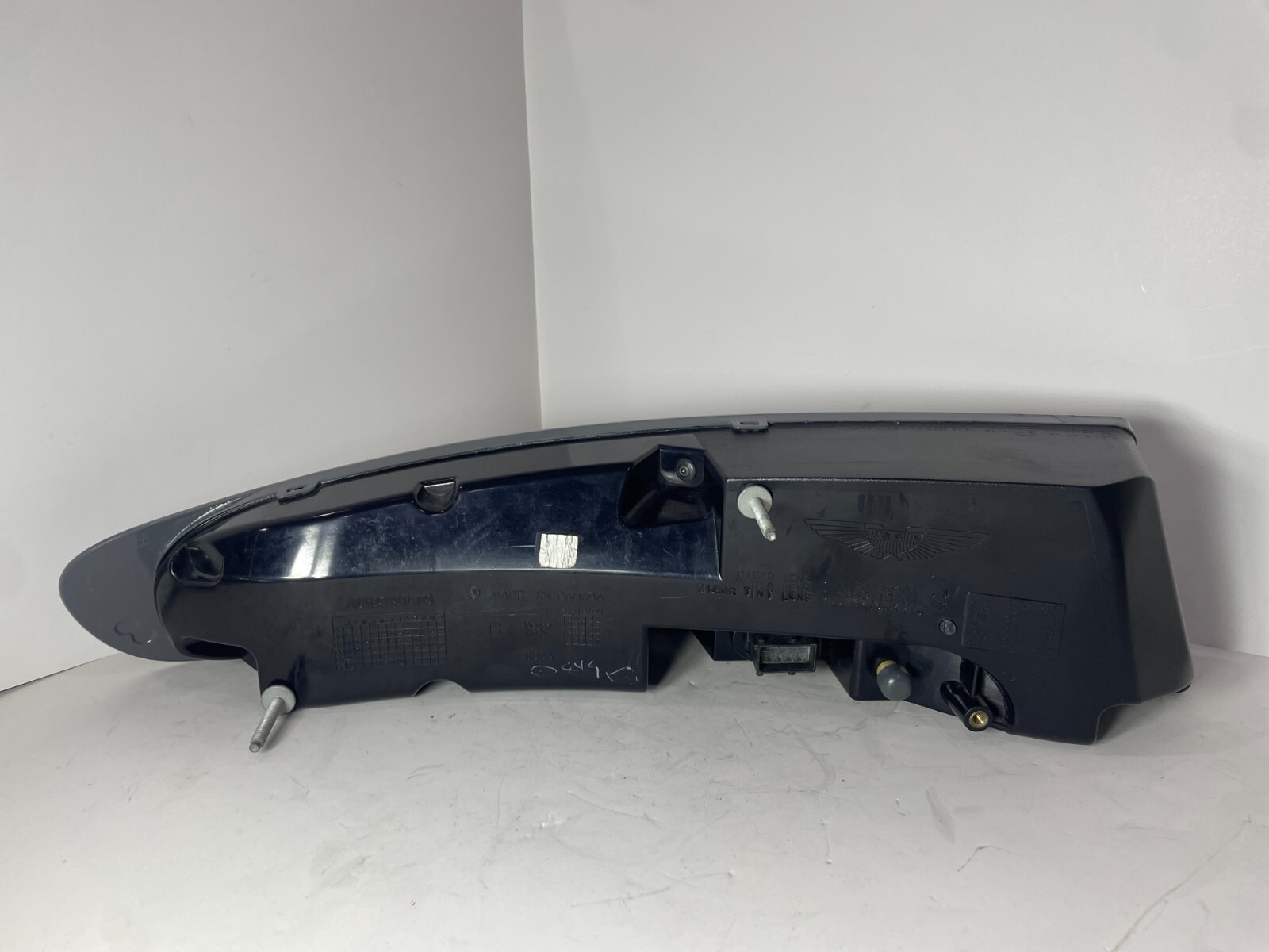 2005-2016 ASTON MARTIN DB9 RIGHT PASSENGER SIDE TAIL LIGHT GRAY 8D3313404-AJ OEM