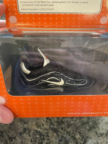 Nike Classics Authentic Commemorative Footwear Mercurial F.G. Bowen Design /6500 - Picture 2 of 9