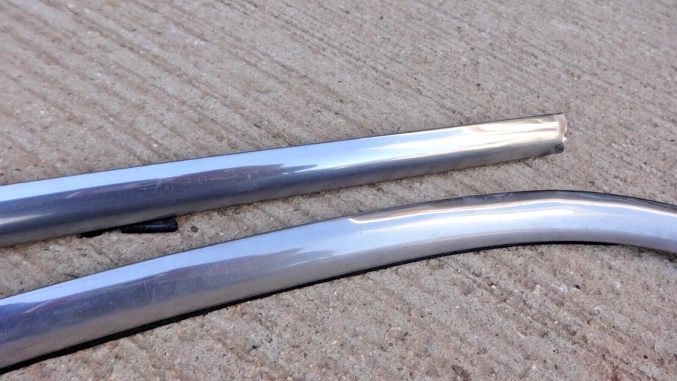 1940 1941 1942 Plymouth WINDSHIELD STAINLESS TRIM MOLDINGS Original pair Dodge Foto 3 de 4