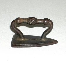 Antique Toy Miniature Cast Iron Sad Iron 2 3/8" Dollhouse Size Mini Sweet Handle