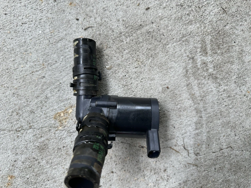 2010-2016 PORSCHE PANAMERA OEM 4.8L AWD TURBO AUXILIARY COOLANT PUMP 7LO965561L - Image 2 of 3