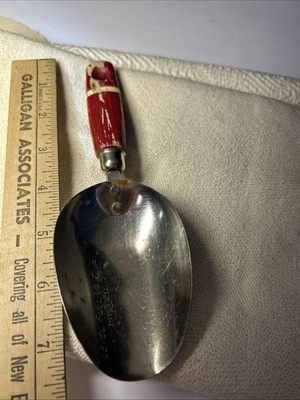 VINTAGE FULL LEVEL 1/4 CUP SCOOPS WITH RED WOODEN HANDLE