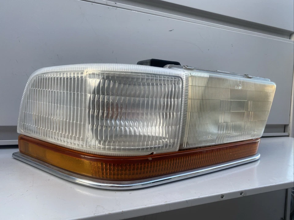 Левая фара в сборе левая для водителя седана Buick Roadmaster 1991-1996 годов выпуска 16513665 от оригинального производителя - Изображение 4 из 4