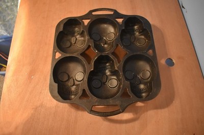 Cast Iron Pre-Seasoned Skull Mini Cake Pan Kitchen Cast Iron Bakeware