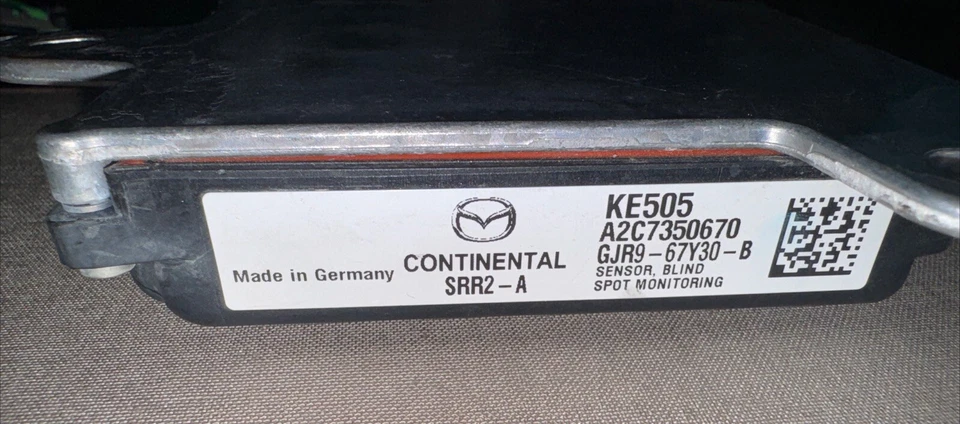 Sensor de monitor de punto ciego Mazda 3 y Mazda 6 2015-2016 GJR9-67Y30-B Foto 4 de 4
