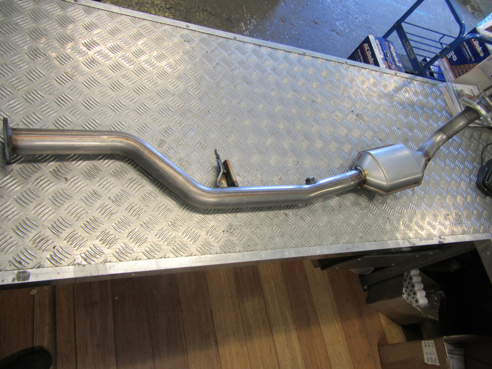 FITS FOR FORD FALCON BA BF 6CYL XT XR6 CATALYTIC CONVERTER CAT STANDARD