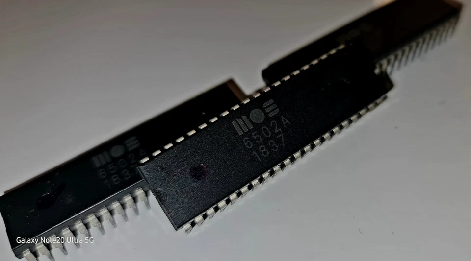 NEW MOS 6502A ORIGINALE CPU COMMODORE VIC20 Floppy 1541 1571 INTEGRATO  NUOVO! - Immagine 3 di 4