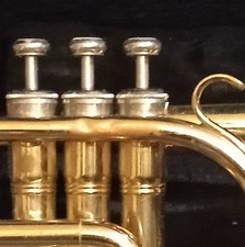 King 602 Bb Trumpet Standard Brass Lacquered Finish Gold Piston Valves with Case