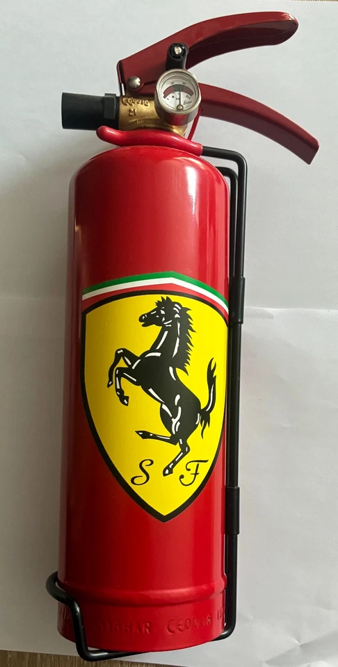 FERRARI Extincteur Rouge Avec Son Support Auto Racing Course Grand Prix - Photo 1/2