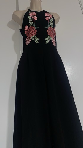 Boutique Black Cutout Back Embroidered Floral Jumpsuit – Size M - New W Tags