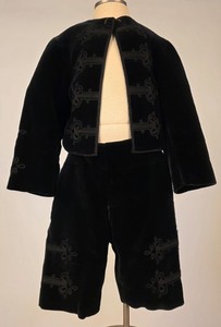 REGAL VICTORIAN 19TH C BOY’S BLACK VELVET SUIT W SOUTACHE BRAID BY BEST + CO