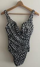 Miraclesuit Size 10 Plunge Front Ruched Side to Slim One Piece Swimsuit Black