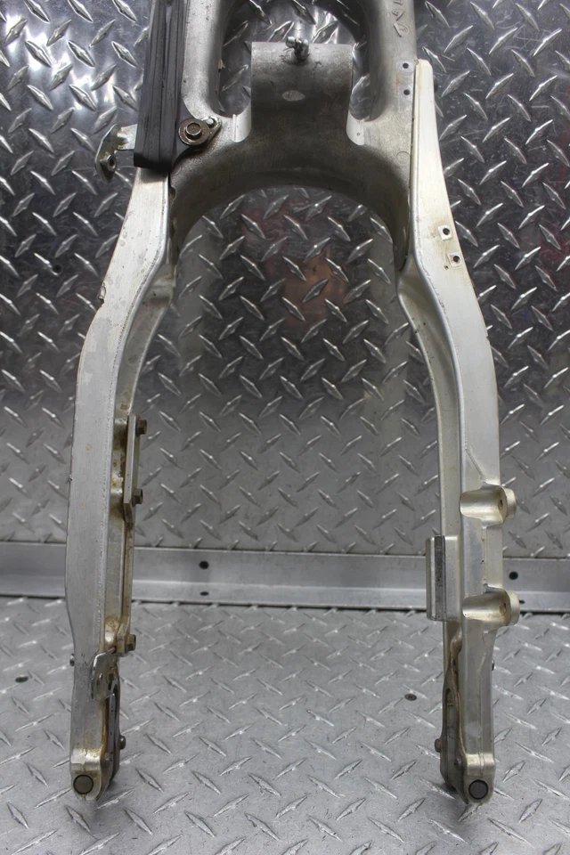 1998 SUZUKI DR350SE ПОВОРОТНЫЙ РЫЧАГ ПОДВЕСКИ 61000-14D50 - Изображение 3 из 4