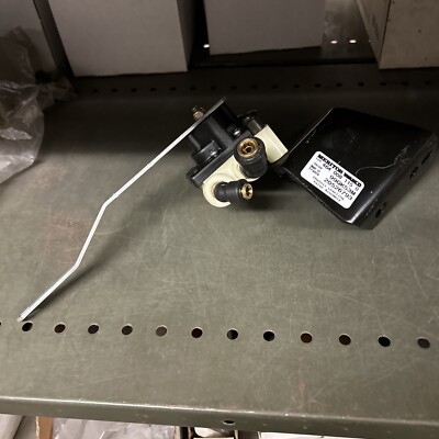 Wabco Meritor 20526793 Chassis Leveling Valve Assembly