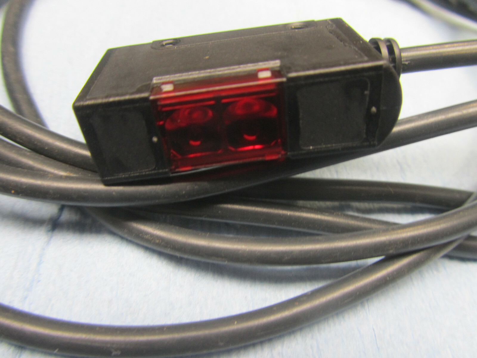 OMRON E3S-AT61 Photoelectric Sensor – New In Box