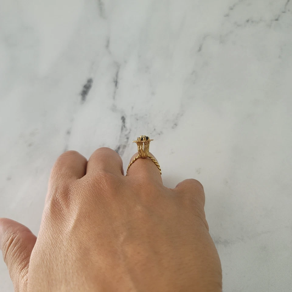 Tall Sapphire Tulip Ring 14k Yellow Gold - Gift for her - 1980s vintage tulip - Image 3 of 4