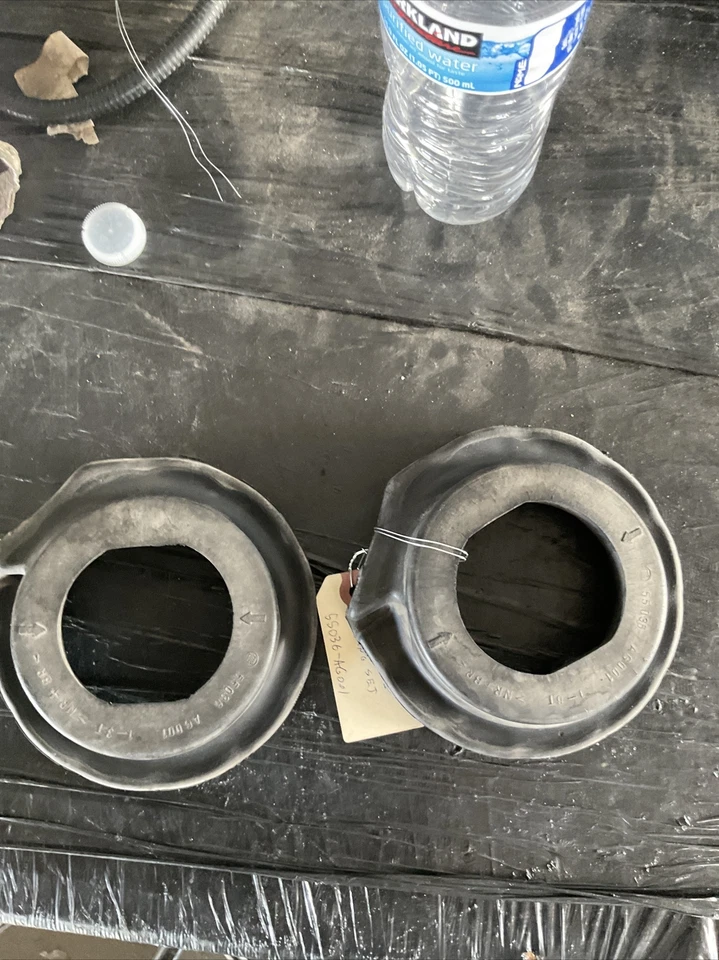 06-10 Juego de bujes de resorte trasero Infiniti M35 M45 55036-AG001 Foto 2 de 3