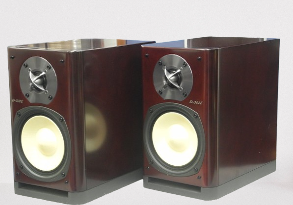 Onkyo D-302E Wooden Acoustic 2-Way Bookshelf Speaker Pair Onkyo D-302E Wooden Acoustic 2-Way Bookshelf Speaker Pair