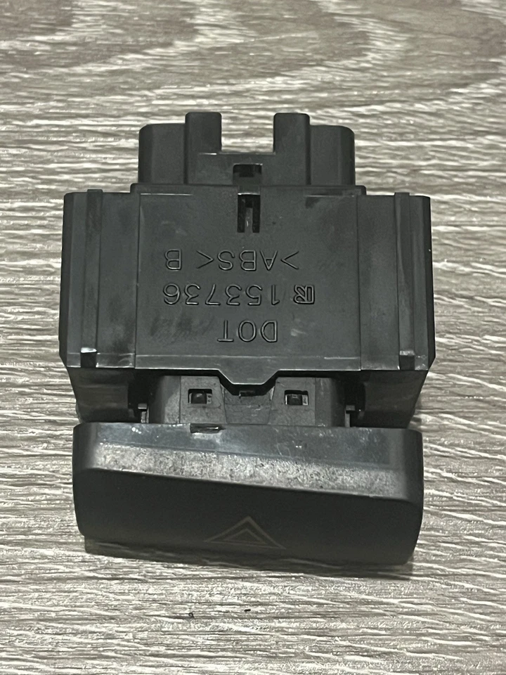Interruptor de luz de peligro de emergencia Toyota Corolla 2003-2008 - OEM - usado - Conn de 4 pines Foto 2 de 4