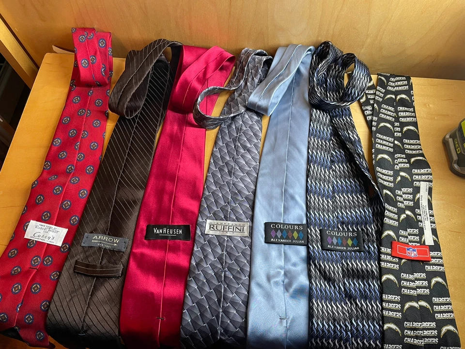 Lote de 7 corbatas variadas para hombre de diferentes diseñadores Foto 4 de 4