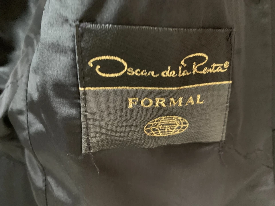 BLACK FORMAL TUXEDO TAILCOAT - Dimension Shawl Lapel by OSCAR de la RENTA - Image 3 of 4