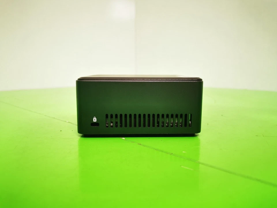 Intel NUC NUC7i3BNH i3 7th Gen 4GB RAM - 1TB HDD / 128GB SSD - Minor Defect - Image 3 of 4