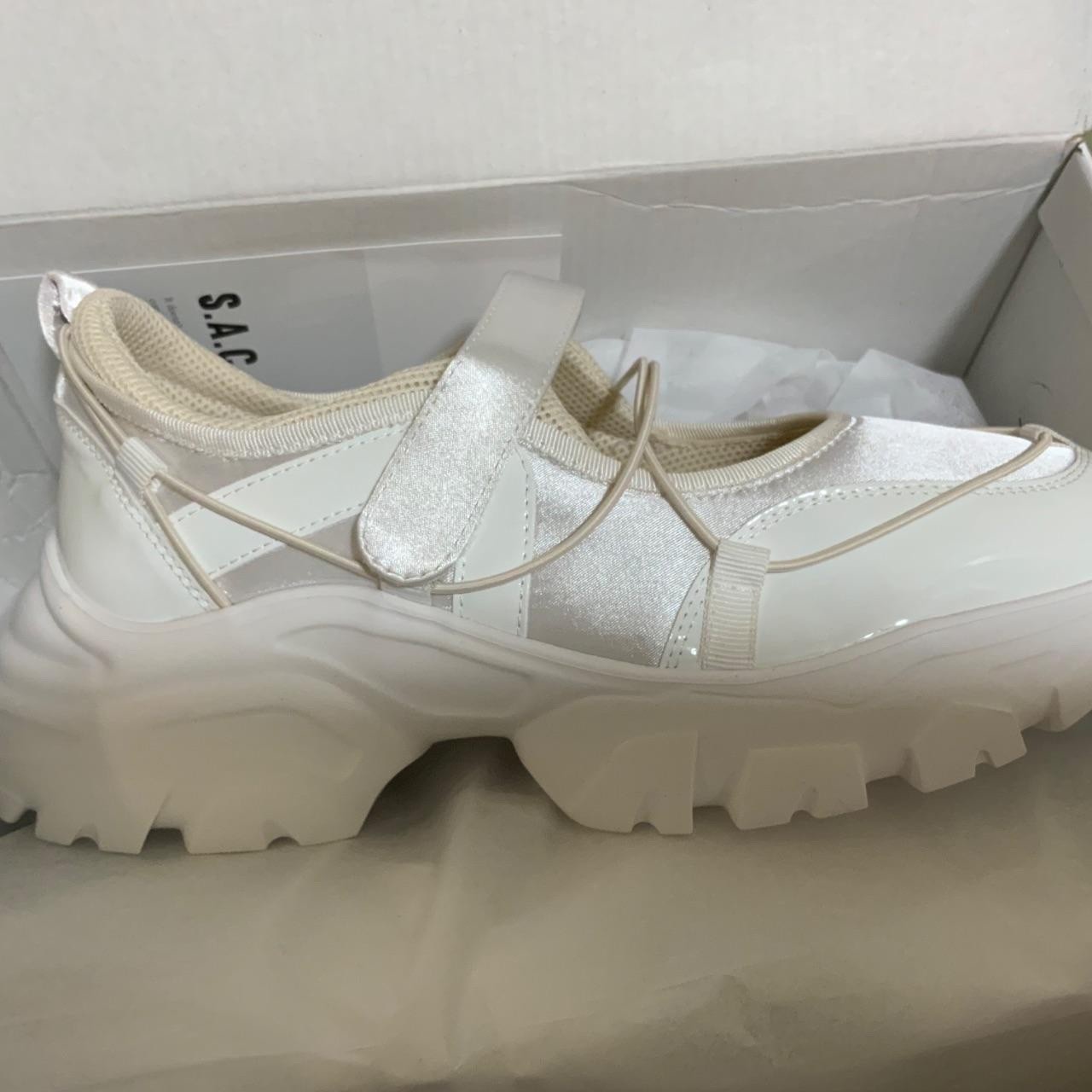 white platform mary jane sneaker- NIB size 7-8 from Korea