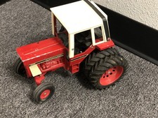 1960s INTERNATIONAL FARM TRACTOR 1586 