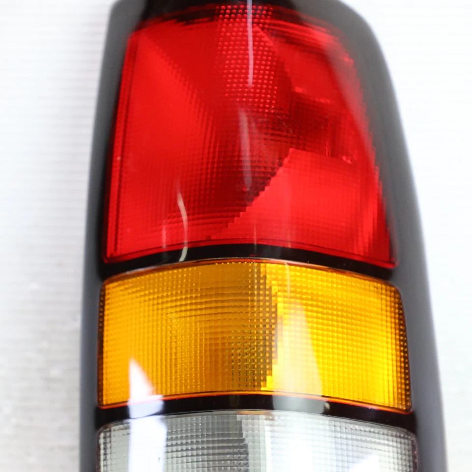 Задний правый фонарь 2004-2006 Gmc Sierra 1500 11 5185 91 9 оригинальный 19169022 - Изображение 2 из 4