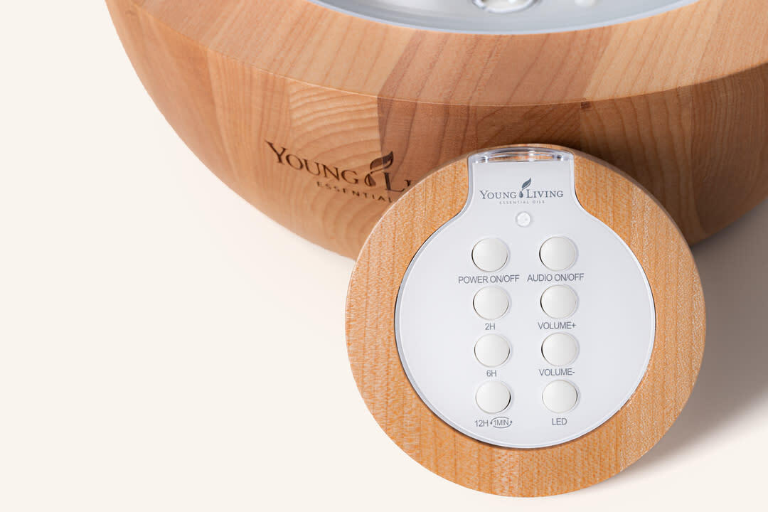 Young Living Artisan Diffuser 2個セット 新品 Lustre Artisan Diffuser ✨ Lustre's gorgeous design creates