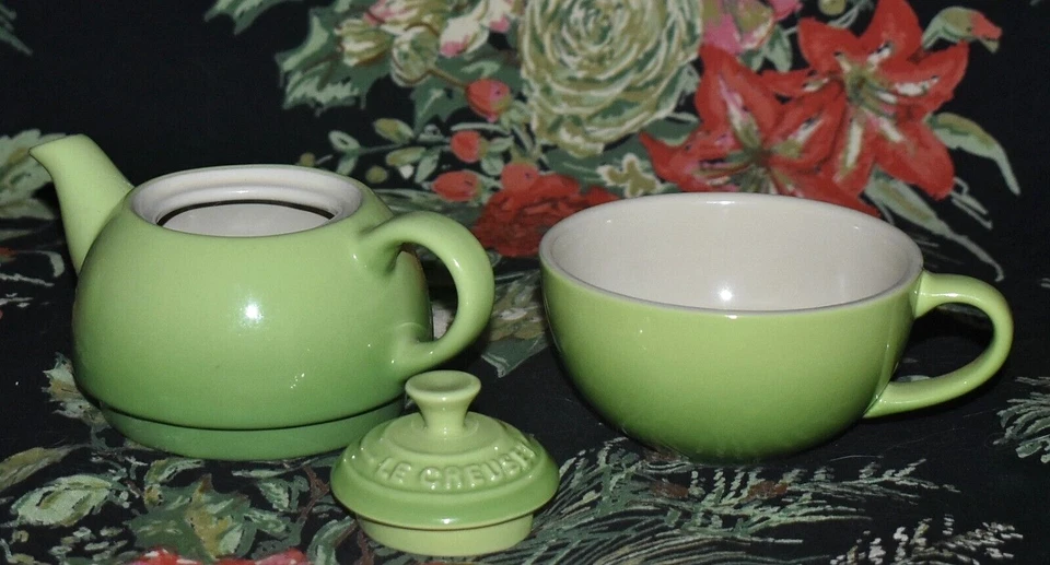Té de palma Le Creuset para una tetera y taza de 10 onzas más azucarero de palma Foto 3 de 4