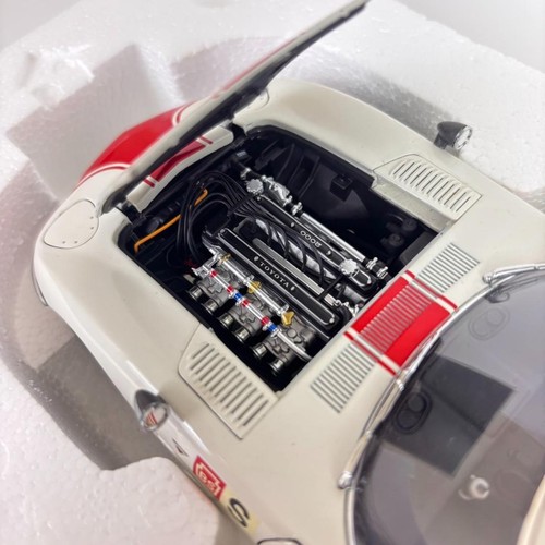 Autoart 1/18 Toyota 2000GT 24 HRS Fuji 1967 coleccionable tono plata probado - Imagen 7 de 10
