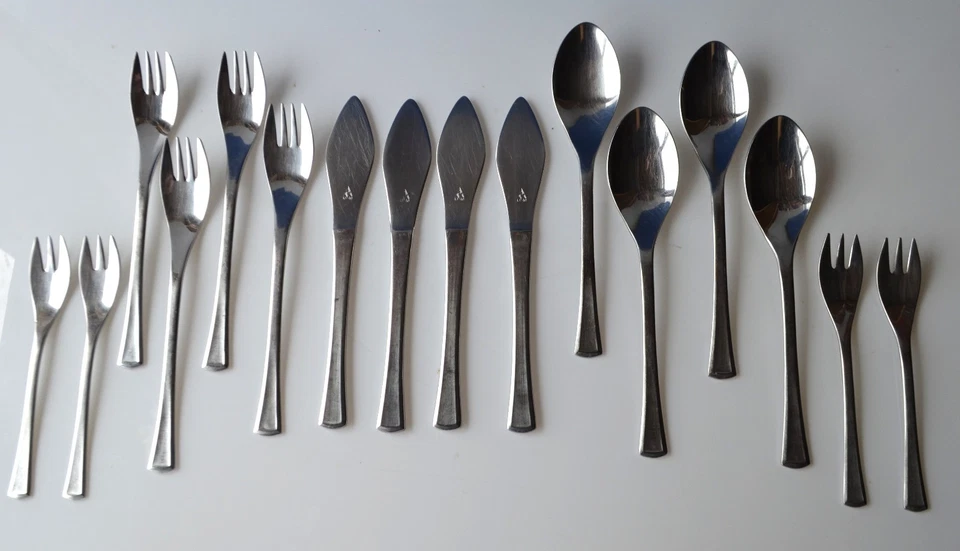 4 innovative Bestecksets ELYPSIS je 4 Messer Gabeln Löffel Kuchengabeln von AMC - Bild 1 von 1