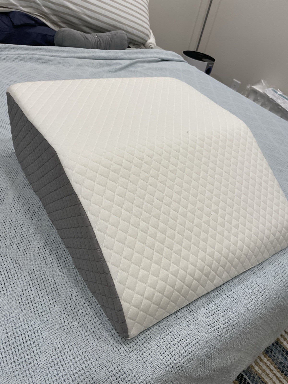 8” Leg Raise Wedge Pillow