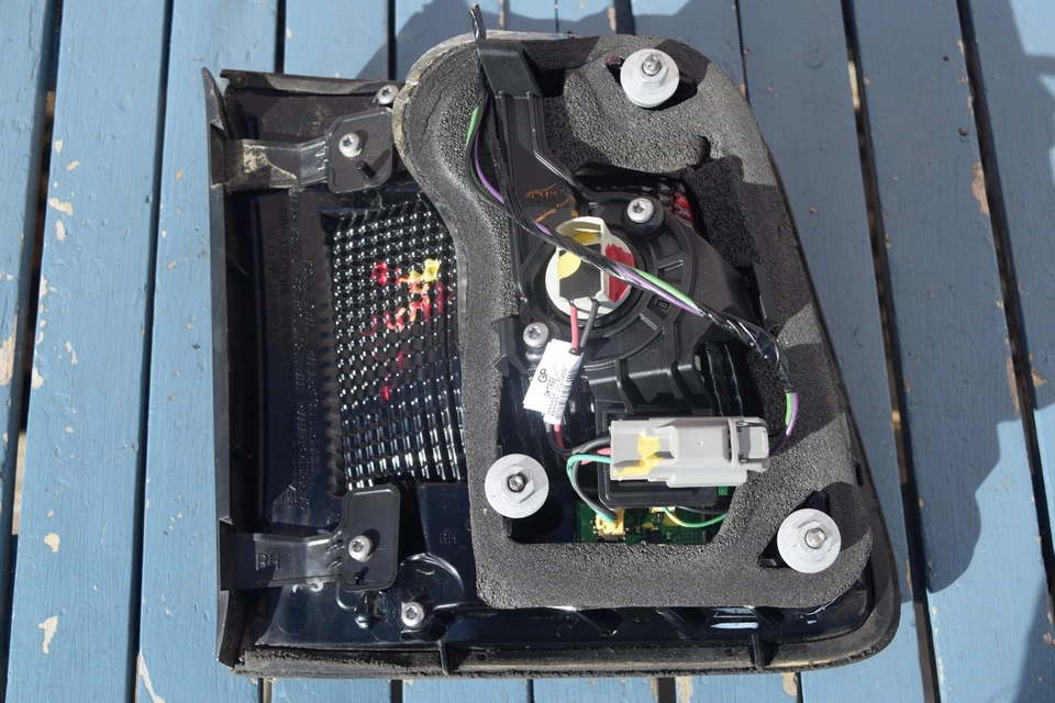 原始设备制造商 2013 2014 2015 年 2016 吉姆西 ACADIA 内侧右乘客尾灯 — 第 3/4 张图片