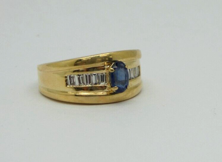 Modern Solid Yellow Gold Ring with Baguettes & Ov… - image 4