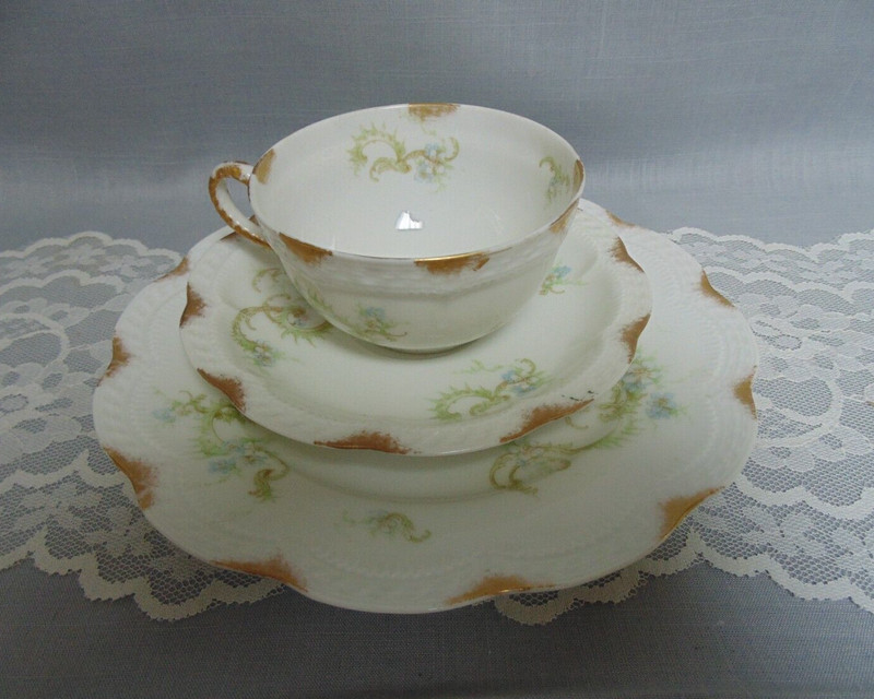 3 Pc. Haviland Limoges Cup Saucer 7.5" Plate Schleiger 910-2 Green Scrolls Gold