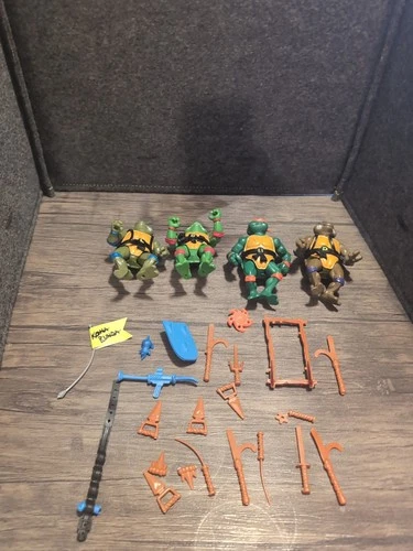 Teenage Mutant Ninja Turtles action figures Vtg 1988 & 1990 Lot of 4 w/accessory