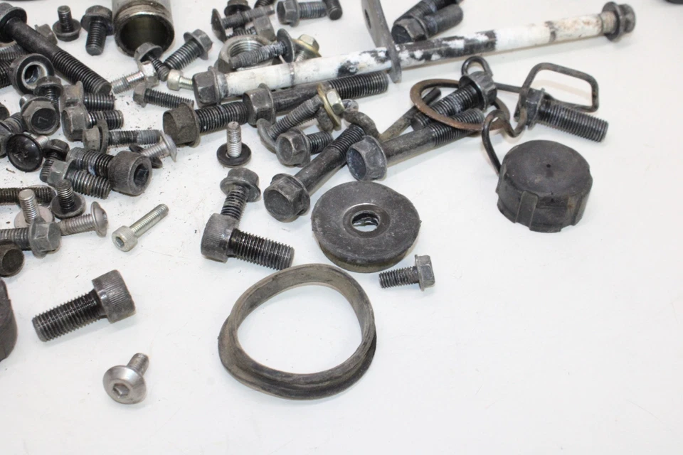 Kawasaki Vulcan 900 Vn900B 2012 OEM pernos de montaje de motor hardware tornillos de motor Foto 3 de 4