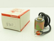 Honeywell Skinner V5L1390 Solenoid Valve 120VAC 125 PSI 1/4" NPT  N.C.