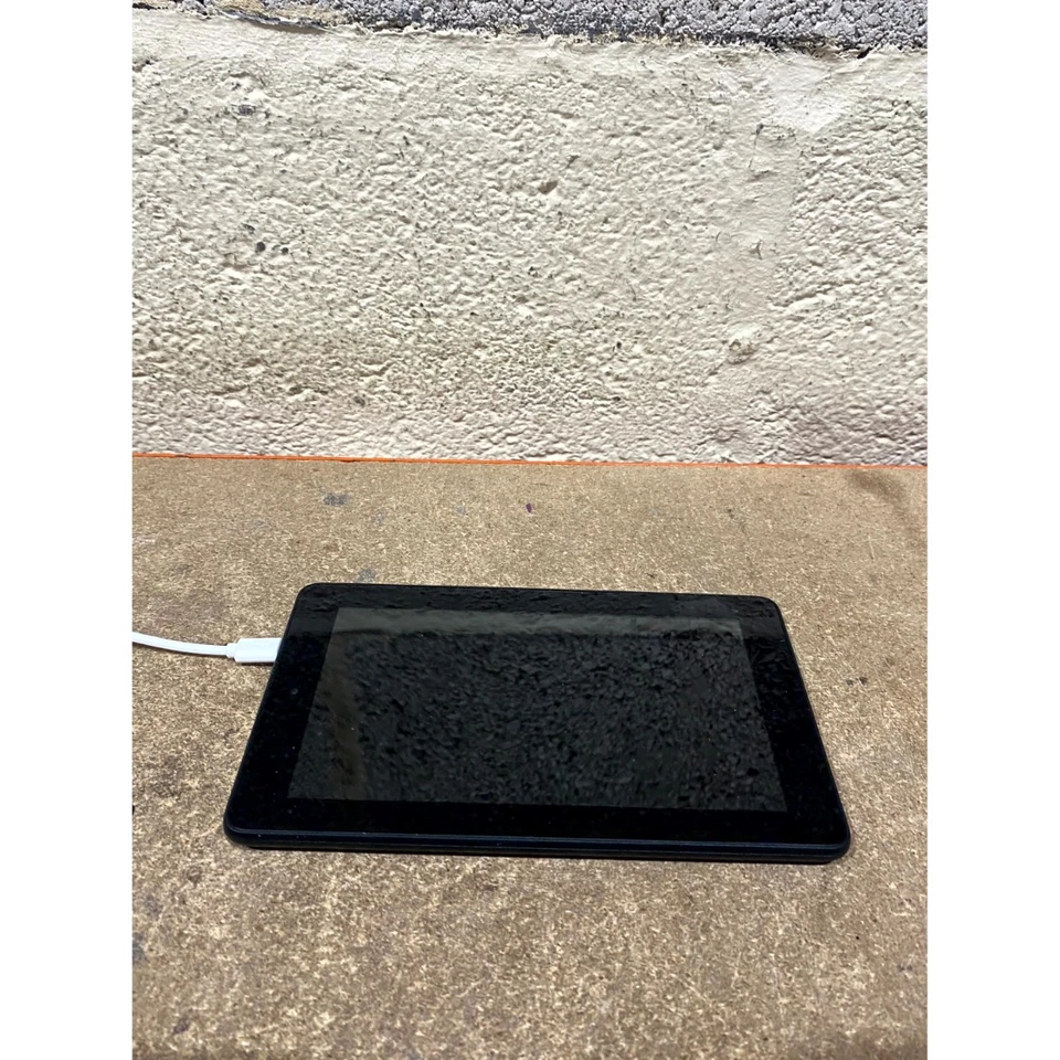 Amazon Kindle Fire (5th Gen) SV98LN Android Tablet Black 7.0" LCD 2MP (1GB+8GB) - Image 2 of 4