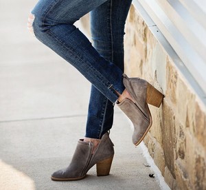 vanhook bootie jeffrey campbell