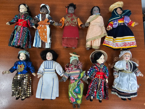 Dolls of the World Porcelain Dolls 10X Dolls of the World Excellent Condition