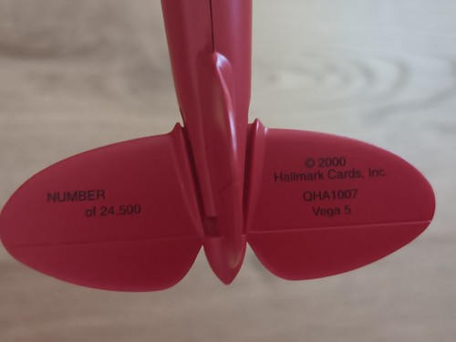 Hallmark Airplanes Legends In Flight 2000 VEGA 5B QHA1007 Collectors EUC no box - Picture 6 of 6