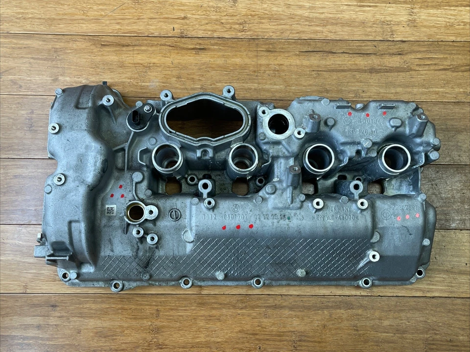 Conjunto de cubierta de válvula de motor BMW M5 F90 2014-2021 4,4 L CIL 5-8 OEM Foto 3 de 4