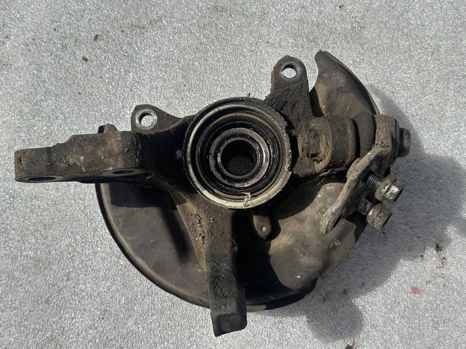 Toyota Celica 1987 husillo de nudillo delantero izquierdo con buje de 4 pernos (se adapta a GT + ST) Foto 2 de 4